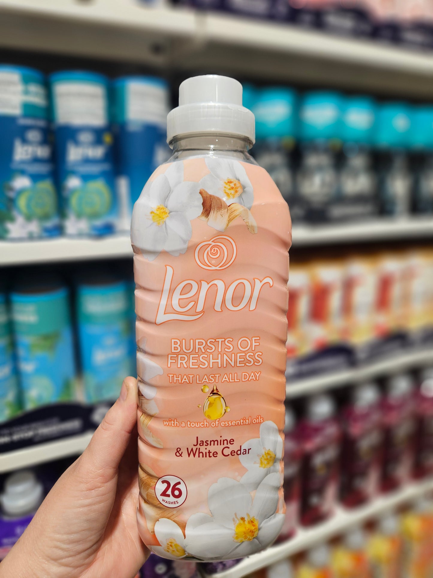 Lenor Fabric Softener Jasmine & White Cedar 26w 858ml