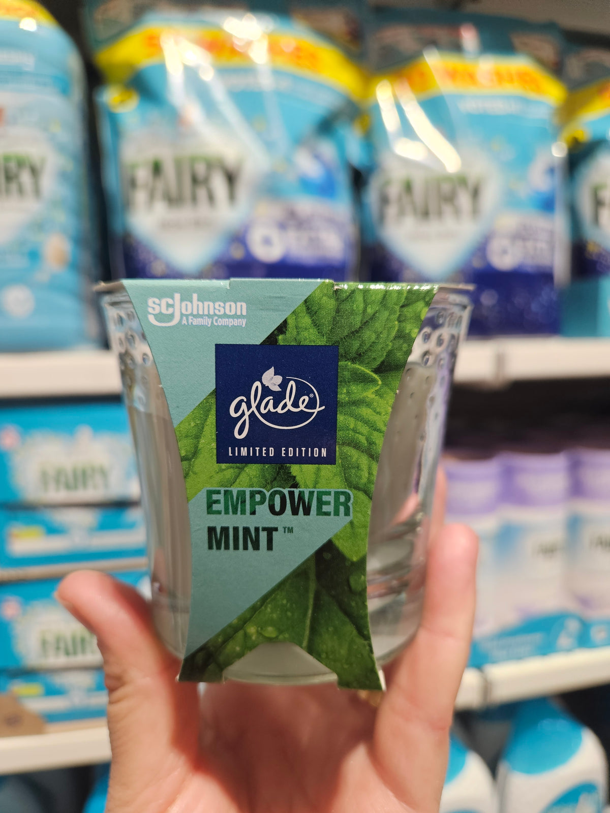 Glade Fragranced Candle Empower Mint 129g