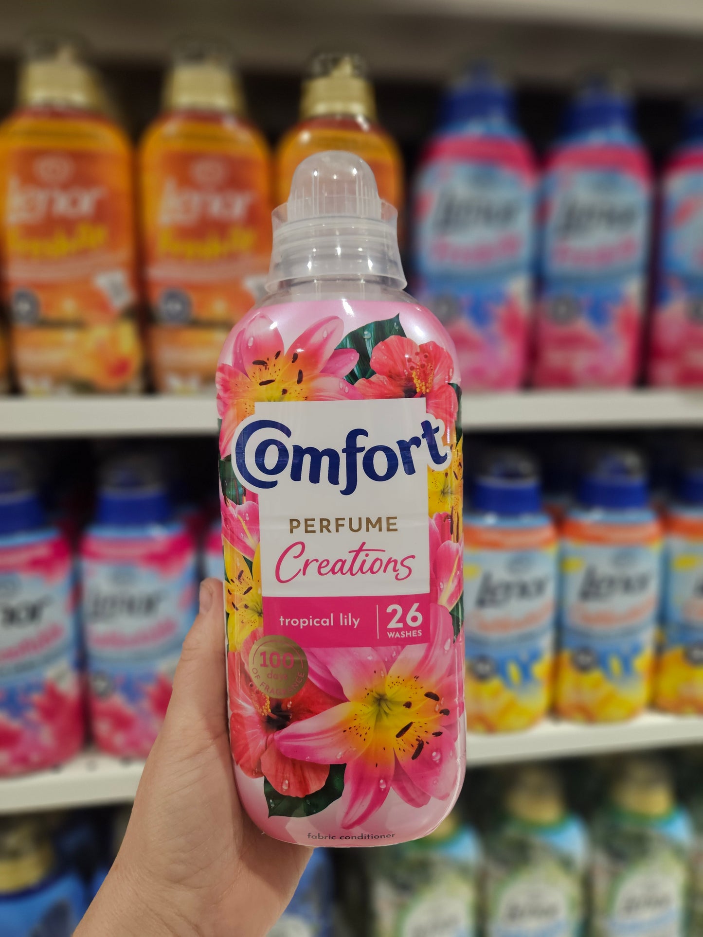 Comfort Tropical Lily Fabric Conditioner 26w 780ml