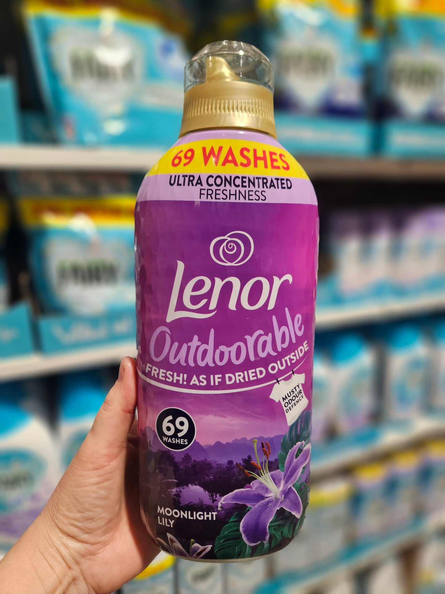 Lenor Tøymykner Outdoorable Moonlight Lily 69w 966ml