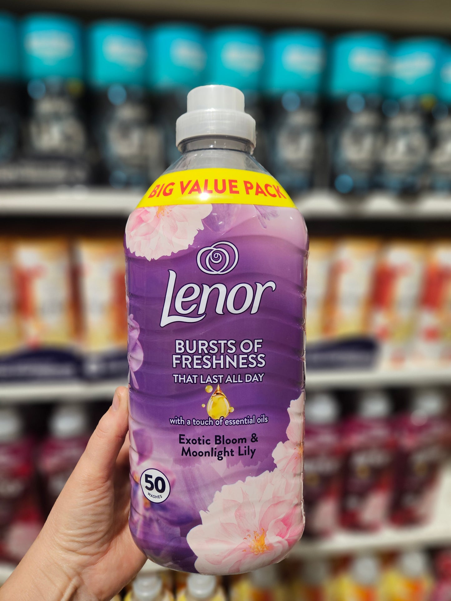 Lenor Fabric Softener Exotic Bloom & Moonlight Lily 50w 1.65L