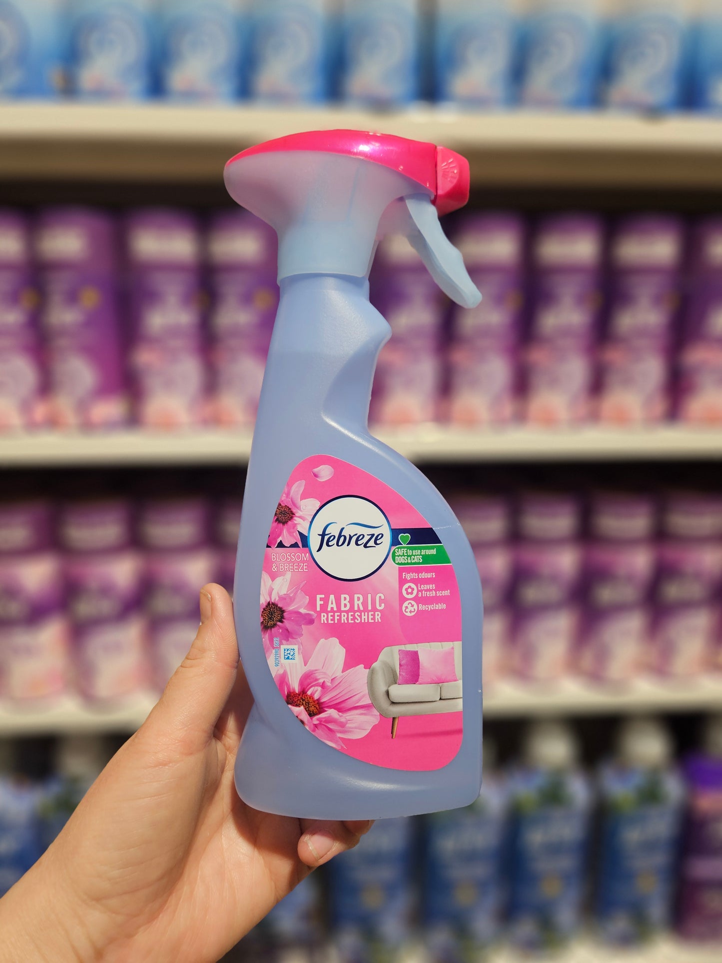 Febreze Fabric Refresher Blossom & Breeze 375ml