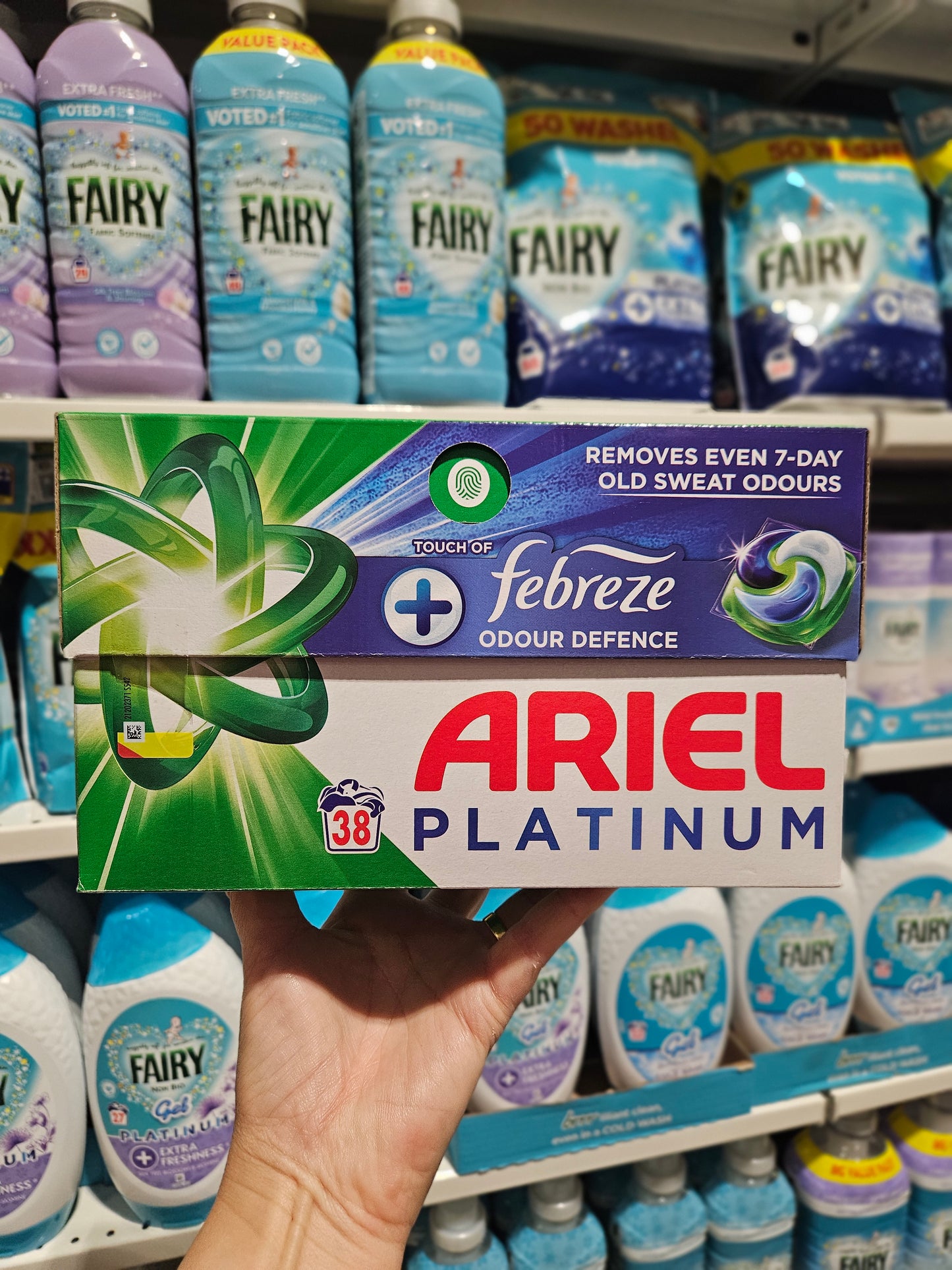 Ariel Platinum PODS + Febreze Odour Defence 38w